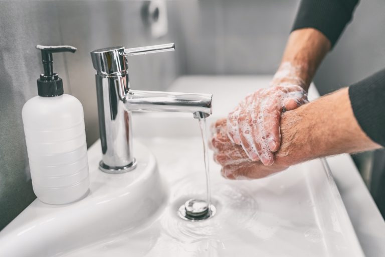 everyday-items-you-should-wash-your-hands-after-touching-safetec